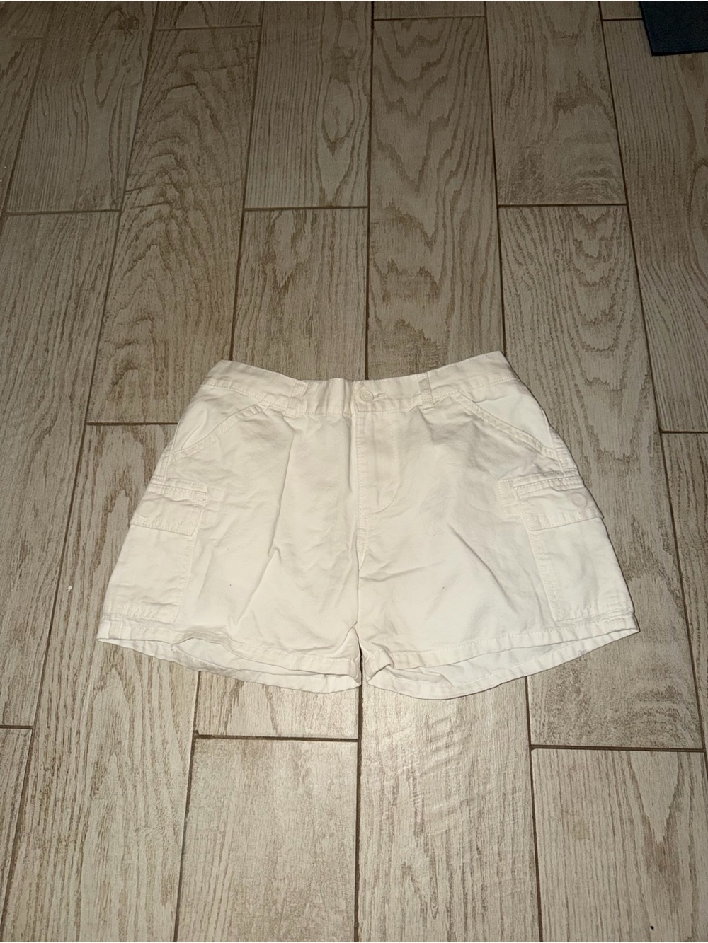 Brandy Melville Off-White Cargo Shorts
